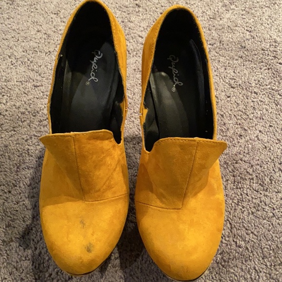 Assorted Heels - Picture 4 of 5